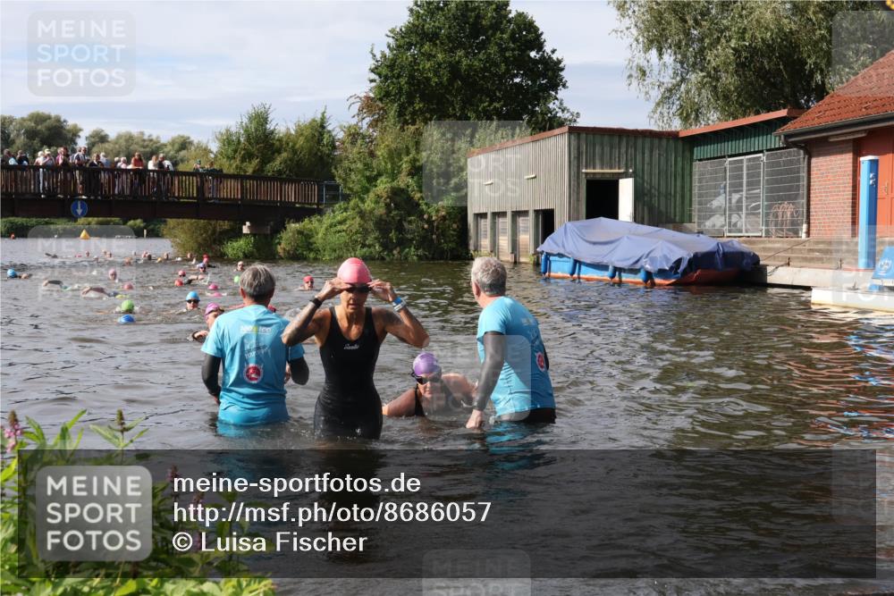 31.08.2025 - Elbe Triathlon Hamburg Luisa Fischer http://msf.ph/oto/8686057 31.08.2025 10:42:40 Schwimmen 1390, 1399, 1457, 1495 meine-sportfotos.de