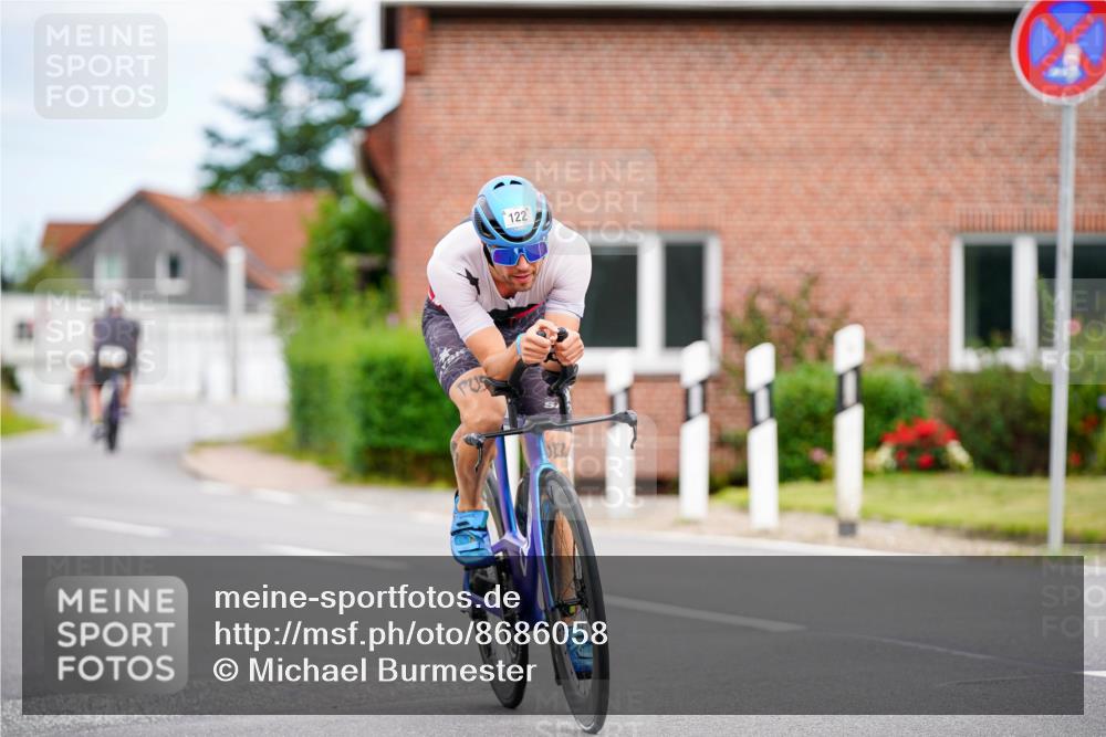 31.08.2025 - Elbe Triathlon Hamburg Michael Burmester http://msf.ph/oto/8686058 31.08.2025 14:16:09 Radfahren 122, 129 meine-sportfotos.de
