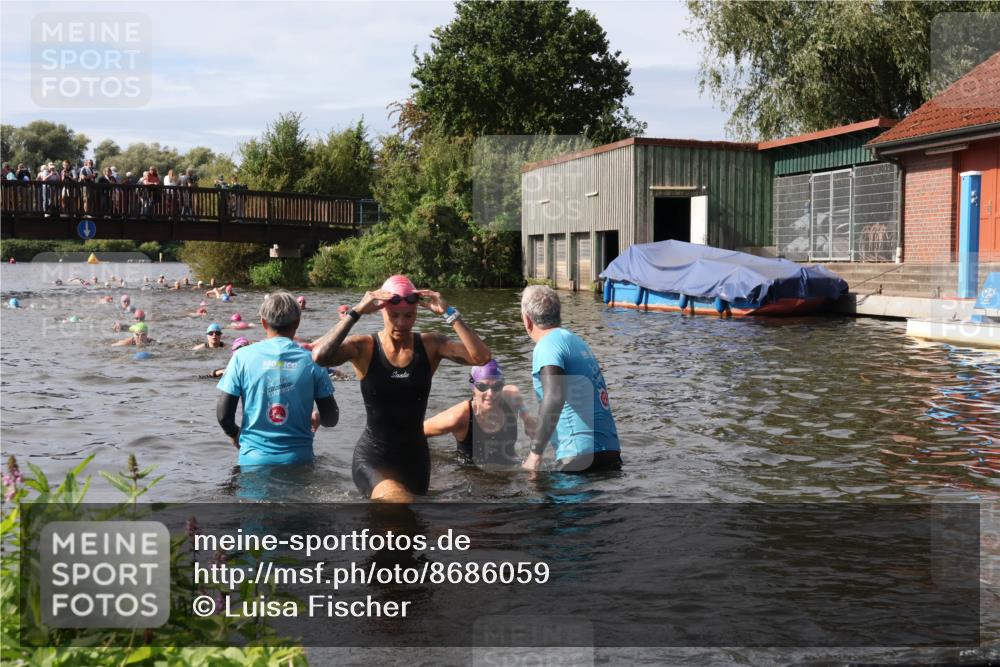 31.08.2025 - Elbe Triathlon Hamburg Luisa Fischer http://msf.ph/oto/8686059 31.08.2025 10:42:40 Schwimmen 1390, 1399, 1457, 1495 meine-sportfotos.de