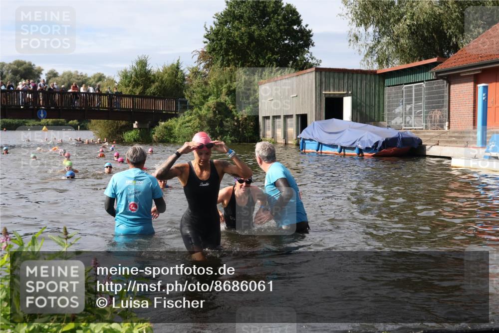 31.08.2025 - Elbe Triathlon Hamburg Luisa Fischer http://msf.ph/oto/8686061 31.08.2025 10:42:41 Schwimmen 1390, 1399, 1457, 1495 meine-sportfotos.de