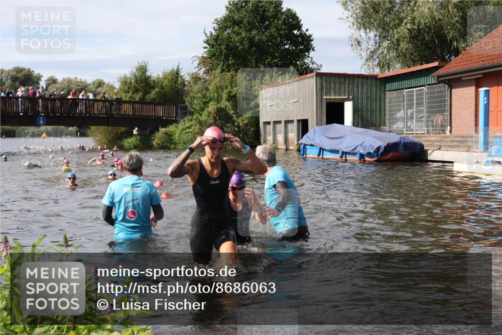 31.08.2025 - Elbe Triathlon Hamburg Luisa Fischer http://msf.ph/oto/8686063 31.08.2025 10:42:41 Schwimmen 1390, 1399, 1457, 1495 meine-sportfotos.de