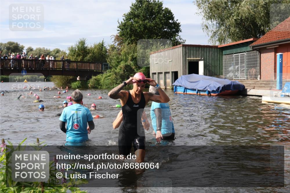 31.08.2025 - Elbe Triathlon Hamburg Luisa Fischer http://msf.ph/oto/8686064 31.08.2025 10:42:41 Schwimmen 1390, 1399, 1457, 1495 meine-sportfotos.de