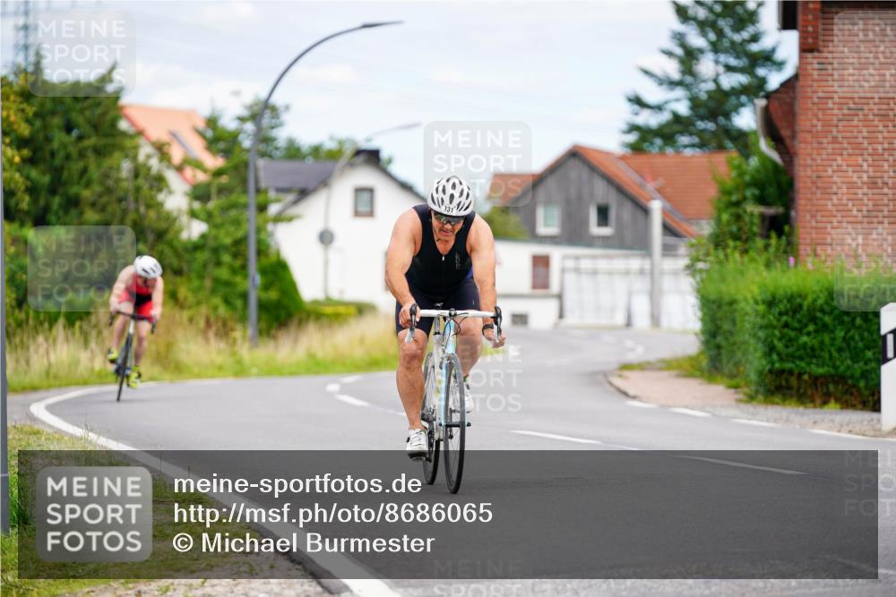 31.08.2025 - Elbe Triathlon Hamburg Michael Burmester http://msf.ph/oto/8686065 31.08.2025 14:16:15 Radfahren 131, 145 meine-sportfotos.de