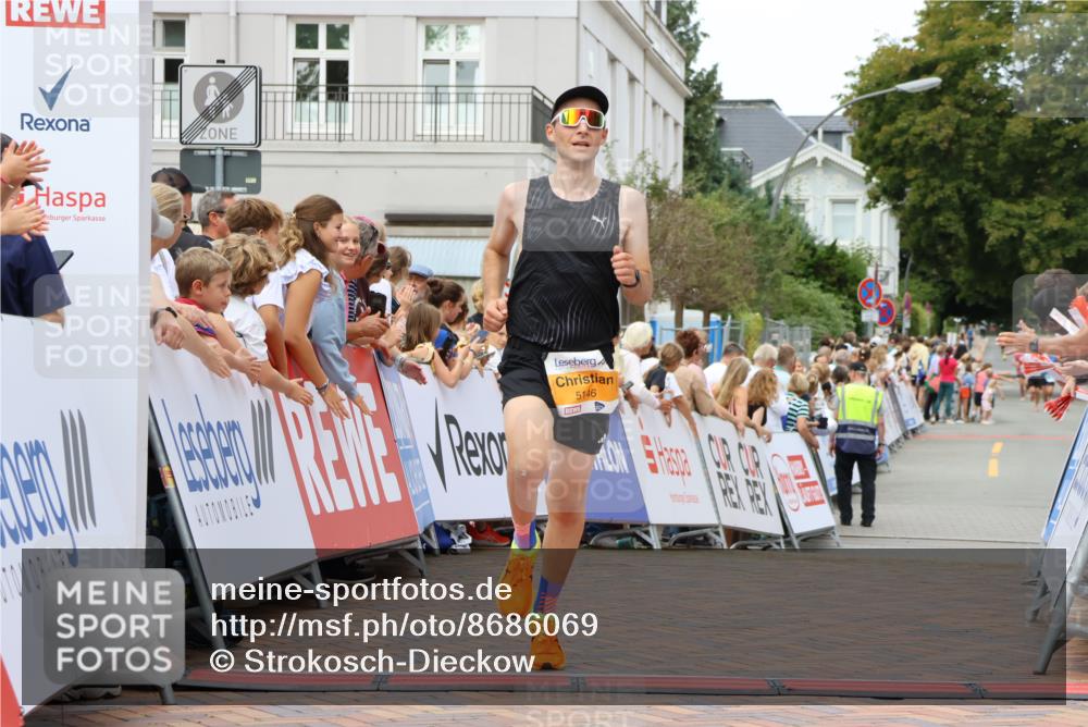31.08.2025 - 21. Blankeneser Heldenlauf Strokosch-Dieckow http://msf.ph/oto/8686069 31.08.2025 12:00:19 Ziel 5146, 4218, 4304 meine-sportfotos.de