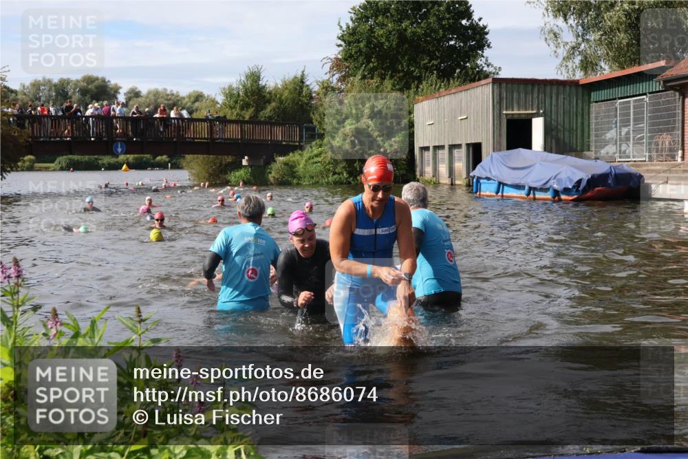 31.08.2025 - Elbe Triathlon Hamburg Luisa Fischer http://msf.ph/oto/8686074 31.08.2025 10:42:52 Schwimmen 988, 1358, 1366, 1394, 1435, 1474, 1481 meine-sportfotos.de