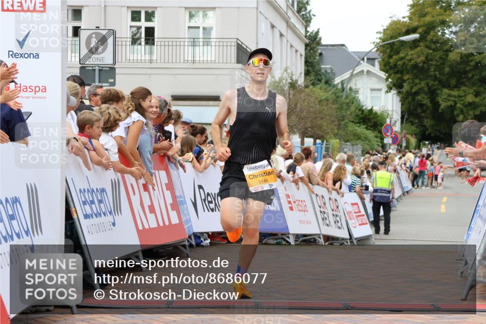 31.08.2025 - 21. Blankeneser Heldenlauf Strokosch-Dieckow http://msf.ph/oto/8686077 31.08.2025 12:00:19 Ziel 5146, 4218, 4304 meine-sportfotos.de