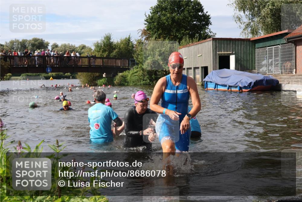 31.08.2025 - Elbe Triathlon Hamburg Luisa Fischer http://msf.ph/oto/8686078 31.08.2025 10:42:52 Schwimmen 988, 1358, 1366, 1394, 1435, 1474, 1481 meine-sportfotos.de