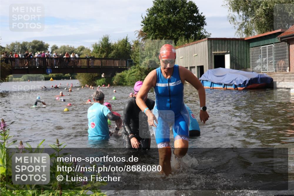 31.08.2025 - Elbe Triathlon Hamburg Luisa Fischer http://msf.ph/oto/8686080 31.08.2025 10:42:53 Schwimmen 988, 1358, 1366, 1383, 1394, 1435, 1474, 1481 meine-sportfotos.de