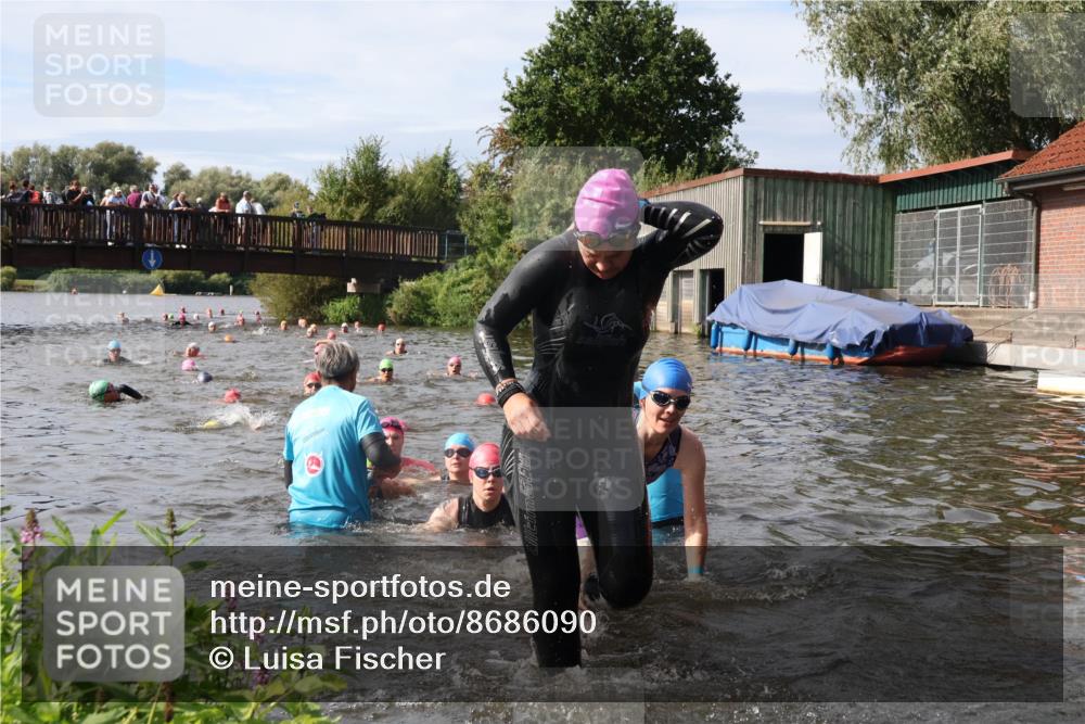 31.08.2025 - Elbe Triathlon Hamburg Luisa Fischer http://msf.ph/oto/8686090 31.08.2025 10:42:55 Schwimmen 988, 1358, 1366, 1383, 1394, 1414, 1435, 1474, 1481 meine-sportfotos.de