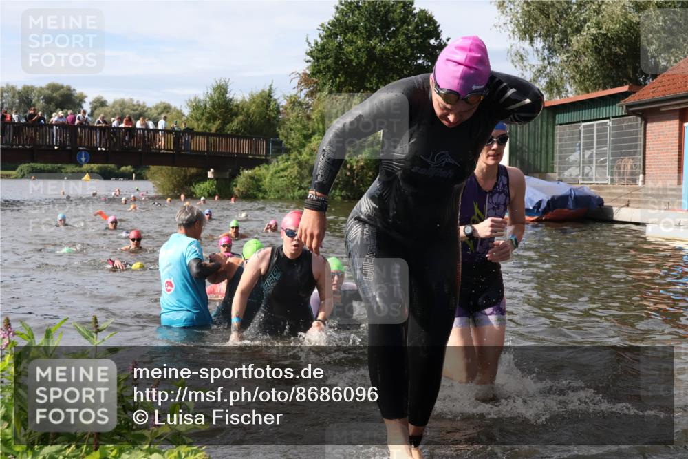 31.08.2025 - Elbe Triathlon Hamburg Luisa Fischer http://msf.ph/oto/8686096 31.08.2025 10:42:56 Schwimmen 988, 1358, 1366, 1383, 1394, 1414, 1435, 1474, 1481 meine-sportfotos.de