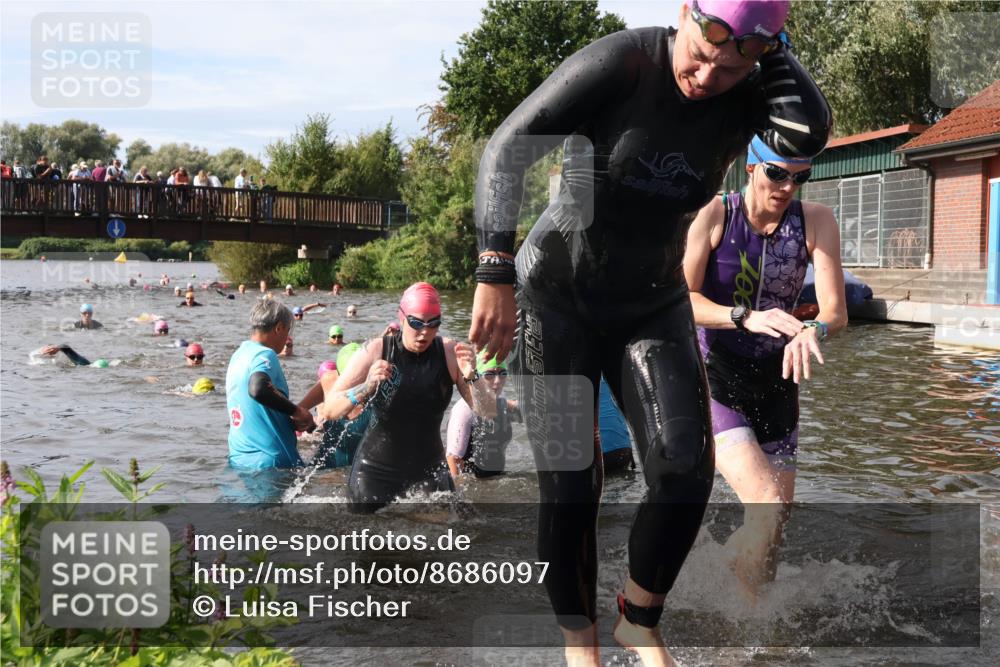 31.08.2025 - Elbe Triathlon Hamburg Luisa Fischer http://msf.ph/oto/8686097 31.08.2025 10:42:56 Schwimmen 988, 1358, 1366, 1383, 1394, 1414, 1435, 1474, 1481 meine-sportfotos.de