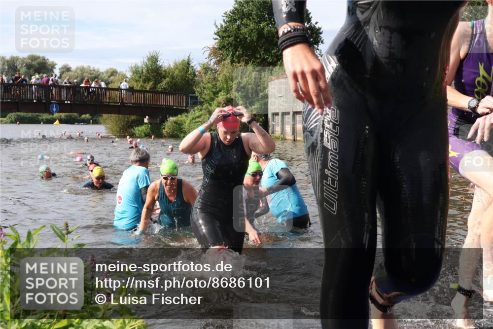 31.08.2025 - Elbe Triathlon Hamburg Luisa Fischer http://msf.ph/oto/8686101 31.08.2025 10:42:57 Schwimmen 988, 1358, 1366, 1383, 1394, 1414, 1435, 1474, 1481 meine-sportfotos.de