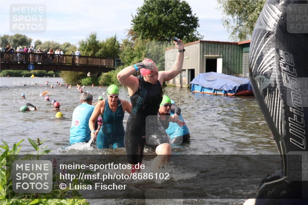 31.08.2025 - Elbe Triathlon Hamburg Luisa Fischer http://msf.ph/oto/8686102 31.08.2025 10:42:57 Schwimmen 988, 1358, 1366, 1383, 1394, 1414, 1435, 1474, 1481 meine-sportfotos.de