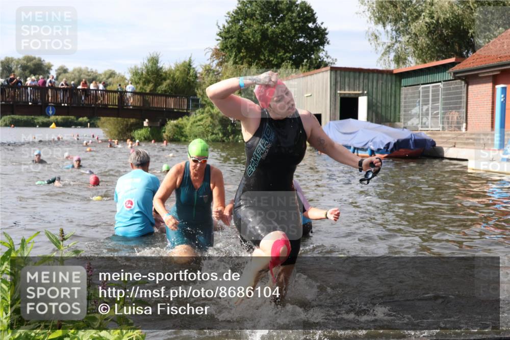 31.08.2025 - Elbe Triathlon Hamburg Luisa Fischer http://msf.ph/oto/8686104 31.08.2025 10:42:57 Schwimmen 988, 1358, 1366, 1383, 1394, 1414, 1435, 1474, 1481 meine-sportfotos.de