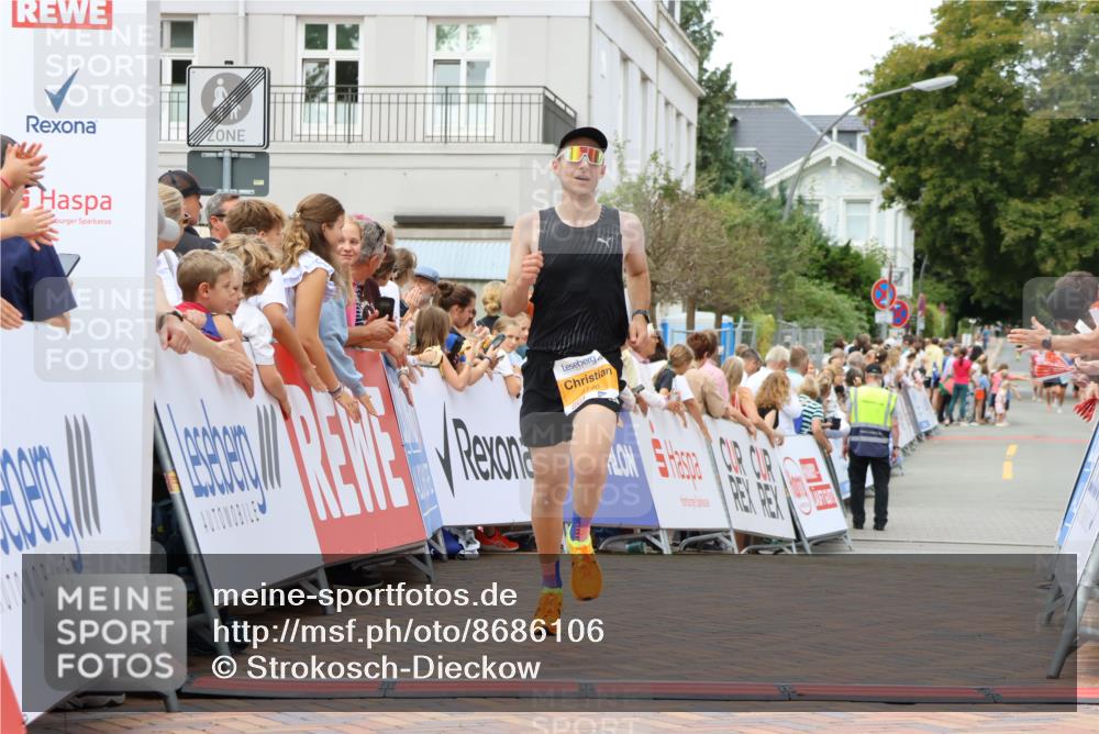 31.08.2025 - 21. Blankeneser Heldenlauf Strokosch-Dieckow http://msf.ph/oto/8686106 31.08.2025 12:00:19 Ziel 5146, 4218, 4304 meine-sportfotos.de
