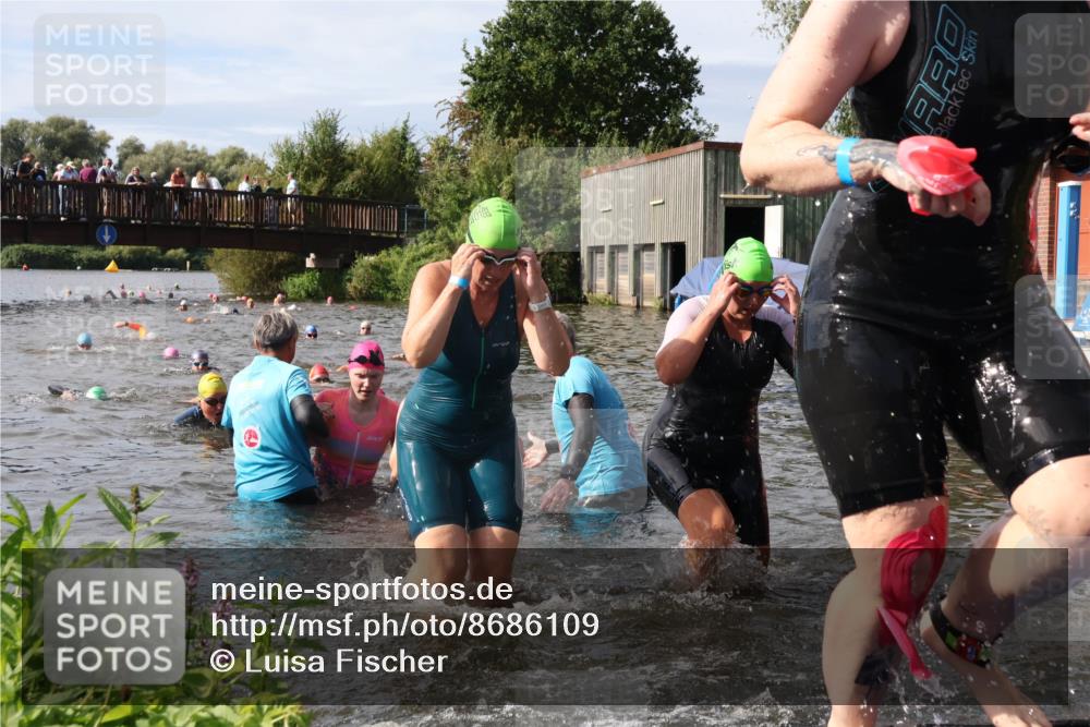 31.08.2025 - Elbe Triathlon Hamburg Luisa Fischer http://msf.ph/oto/8686109 31.08.2025 10:42:58 Schwimmen 988, 1358, 1366, 1383, 1394, 1414, 1435, 1474, 1481 meine-sportfotos.de