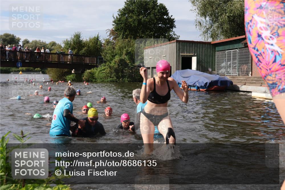 31.08.2025 - Elbe Triathlon Hamburg Luisa Fischer http://msf.ph/oto/8686135 31.08.2025 10:43:04 Schwimmen 1351, 1358, 1366, 1383, 1414, 1443, 1462, 1474, 1504 meine-sportfotos.de