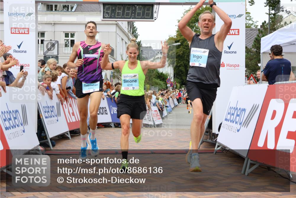 31.08.2025 - 21. Blankeneser Heldenlauf Strokosch-Dieckow http://msf.ph/oto/8686136 31.08.2025 12:00:12 Ziel 4218, 4312, 4304 meine-sportfotos.de