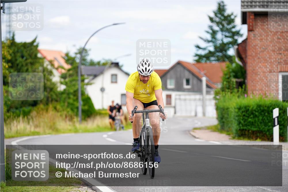 31.08.2025 - Elbe Triathlon Hamburg Michael Burmester http://msf.ph/oto/8686156 31.08.2025 14:17:17 Radfahren 152 meine-sportfotos.de