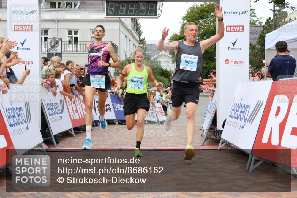31.08.2025 - 21. Blankeneser Heldenlauf Strokosch-Dieckow http://msf.ph/oto/8686162 31.08.2025 12:00:11 Ziel 4218, 4312, 4304 meine-sportfotos.de