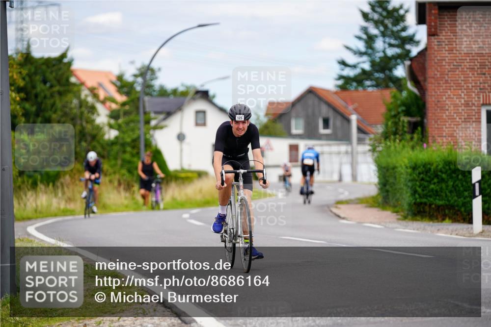 31.08.2025 - Elbe Triathlon Hamburg Michael Burmester http://msf.ph/oto/8686164 31.08.2025 14:17:23 Radfahren 125, 144 meine-sportfotos.de