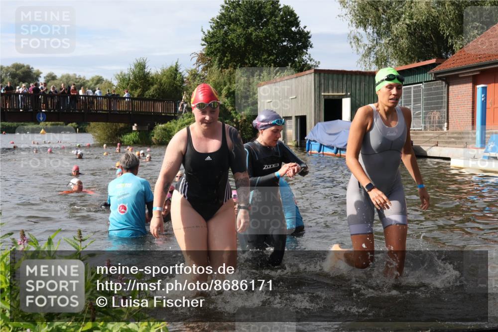 31.08.2025 - Elbe Triathlon Hamburg Luisa Fischer http://msf.ph/oto/8686171 31.08.2025 10:43:15 Schwimmen 1346, 1347, 1349, 1351, 1374, 1380, 1431, 1443, 1462, 1493, 1504 meine-sportfotos.de