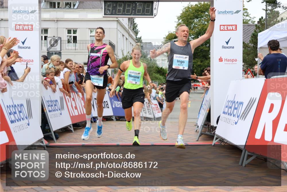 31.08.2025 - 21. Blankeneser Heldenlauf Strokosch-Dieckow http://msf.ph/oto/8686172 31.08.2025 12:00:11 Ziel 4218, 4312, 4304 meine-sportfotos.de