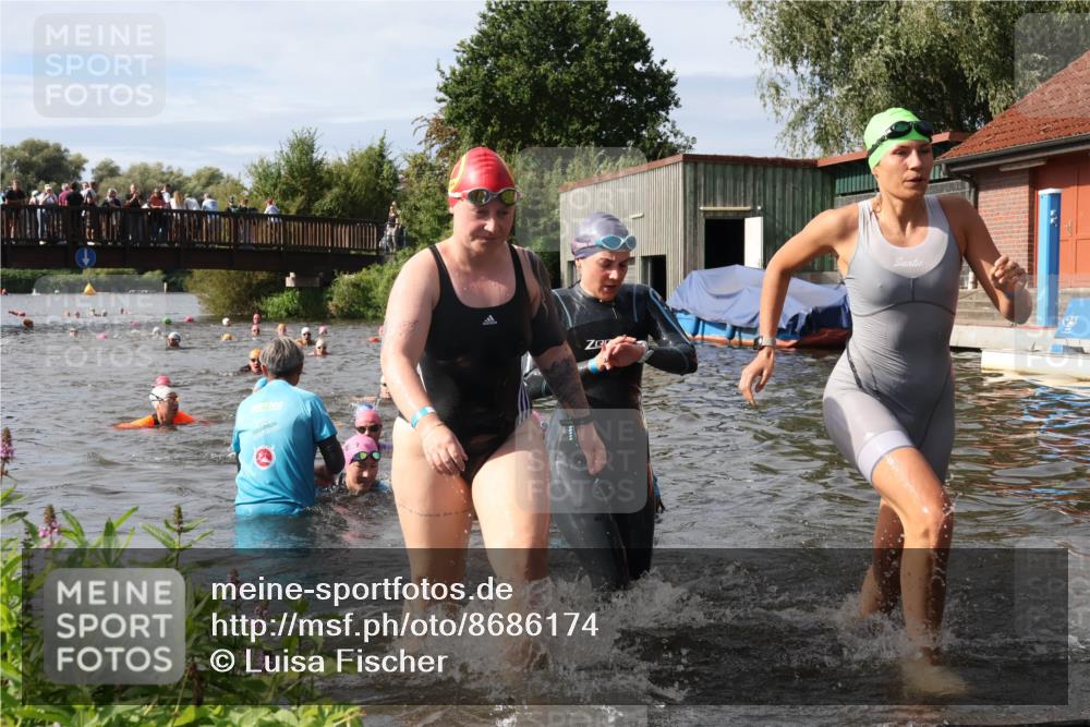 31.08.2025 - Elbe Triathlon Hamburg Luisa Fischer http://msf.ph/oto/8686174 31.08.2025 10:43:16 Schwimmen 1346, 1347, 1349, 1374, 1380, 1409, 1431, 1462, 1493 meine-sportfotos.de