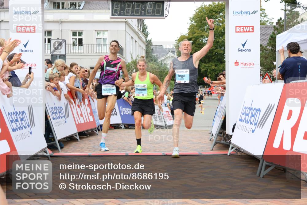 31.08.2025 - 21. Blankeneser Heldenlauf Strokosch-Dieckow http://msf.ph/oto/8686195 31.08.2025 12:00:11 Ziel 4218, 4312, 4304 meine-sportfotos.de