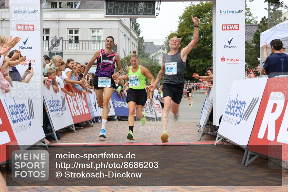 31.08.2025 - 21. Blankeneser Heldenlauf Strokosch-Dieckow http://msf.ph/oto/8686203 31.08.2025 12:00:11 Ziel 4218, 4312, 4304 meine-sportfotos.de