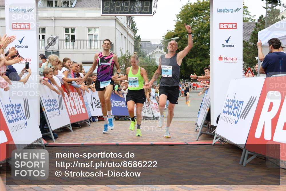 31.08.2025 - 21. Blankeneser Heldenlauf Strokosch-Dieckow http://msf.ph/oto/8686222 31.08.2025 12:00:11 Ziel 4218, 4312, 4304 meine-sportfotos.de