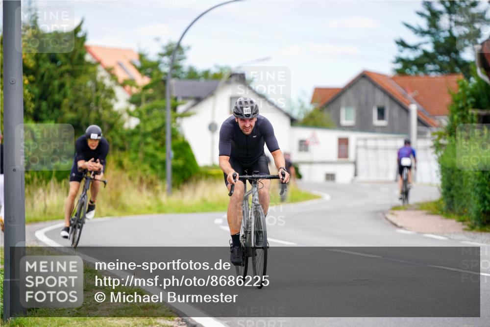 31.08.2025 - Elbe Triathlon Hamburg Michael Burmester http://msf.ph/oto/8686225 31.08.2025 14:18:37 Radfahren 143, 156 meine-sportfotos.de