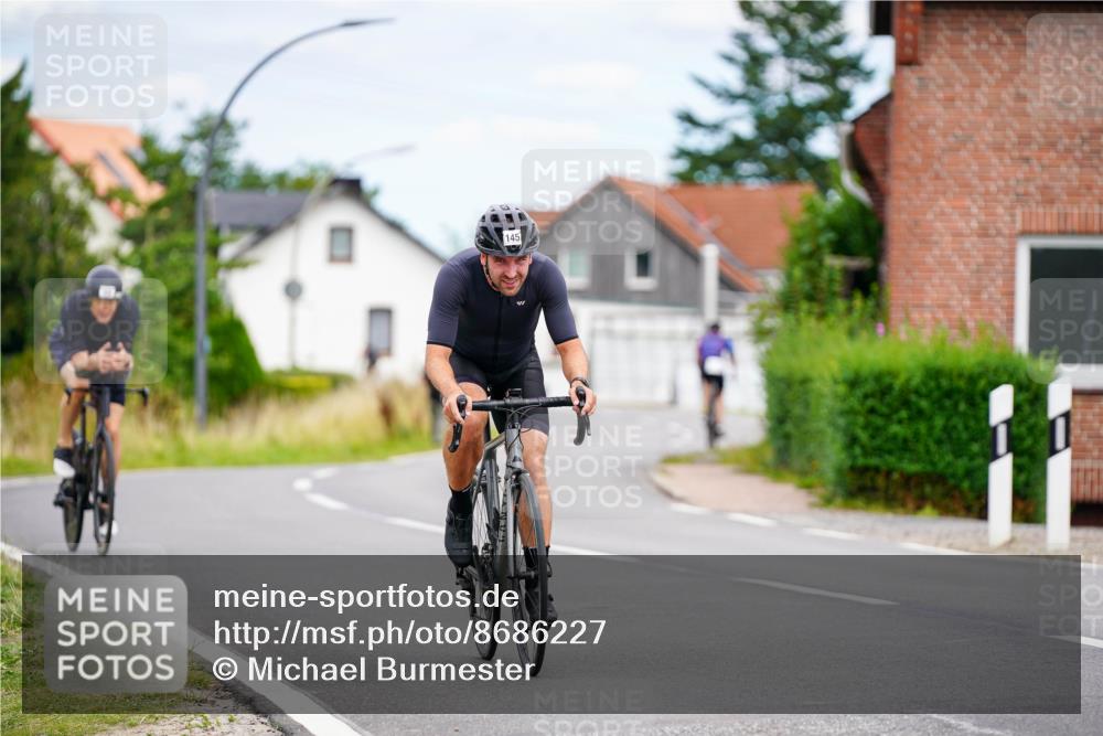 31.08.2025 - Elbe Triathlon Hamburg Michael Burmester http://msf.ph/oto/8686227 31.08.2025 14:18:38 Radfahren 143, 156 meine-sportfotos.de