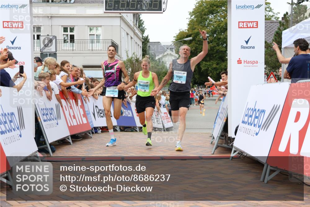 31.08.2025 - 21. Blankeneser Heldenlauf Strokosch-Dieckow http://msf.ph/oto/8686237 31.08.2025 12:00:11 Ziel 4218, 4312, 4304 meine-sportfotos.de