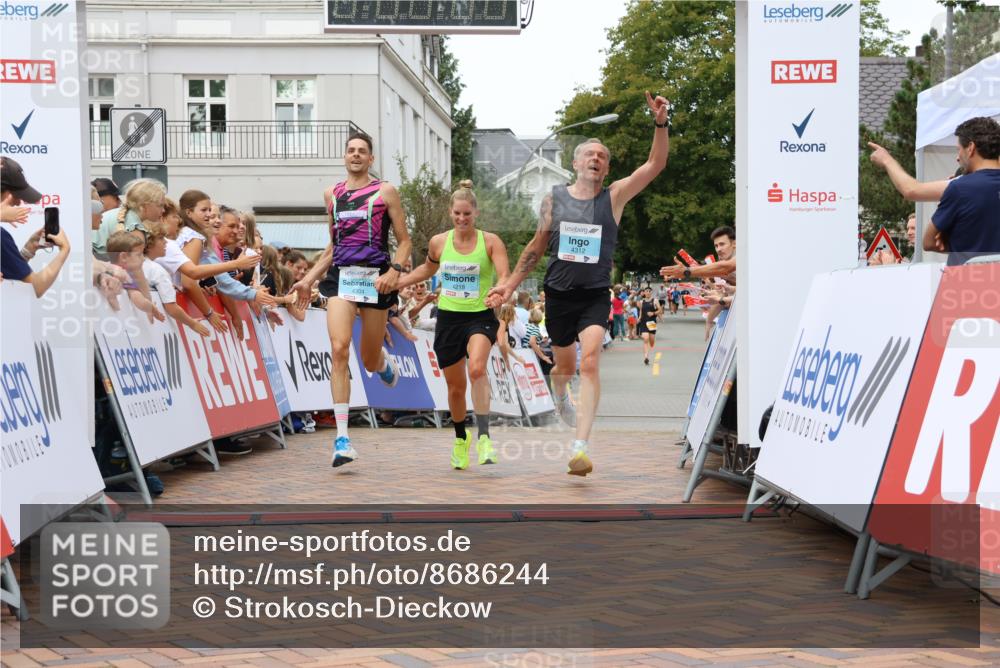 31.08.2025 - 21. Blankeneser Heldenlauf Strokosch-Dieckow http://msf.ph/oto/8686244 31.08.2025 12:00:11 Ziel 4218, 4312, 4304 meine-sportfotos.de