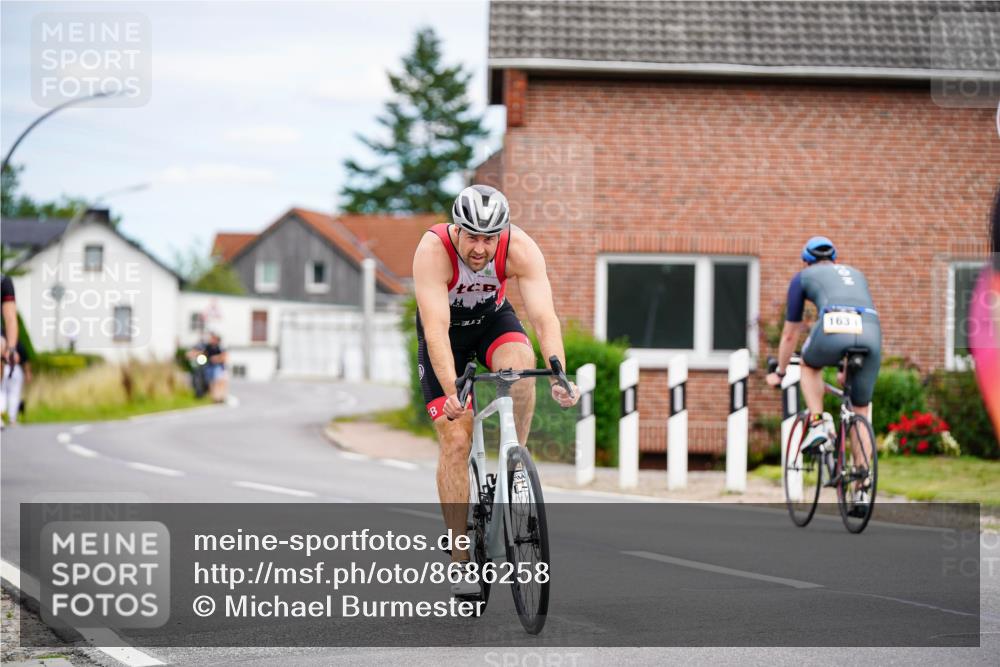 31.08.2025 - Elbe Triathlon Hamburg Michael Burmester http://msf.ph/oto/8686258 31.08.2025 14:18:57 Radfahren 121, 139, 154 meine-sportfotos.de