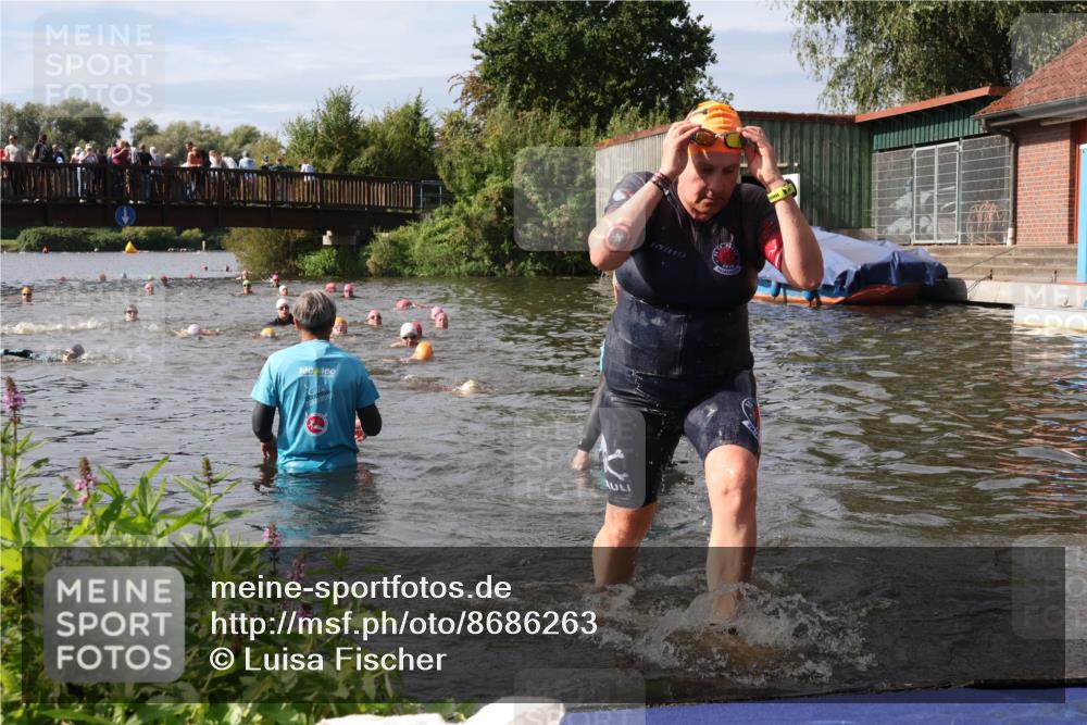31.08.2025 - Elbe Triathlon Hamburg Luisa Fischer http://msf.ph/oto/8686263 31.08.2025 10:43:37 Schwimmen 1466, 1476, 1507 meine-sportfotos.de