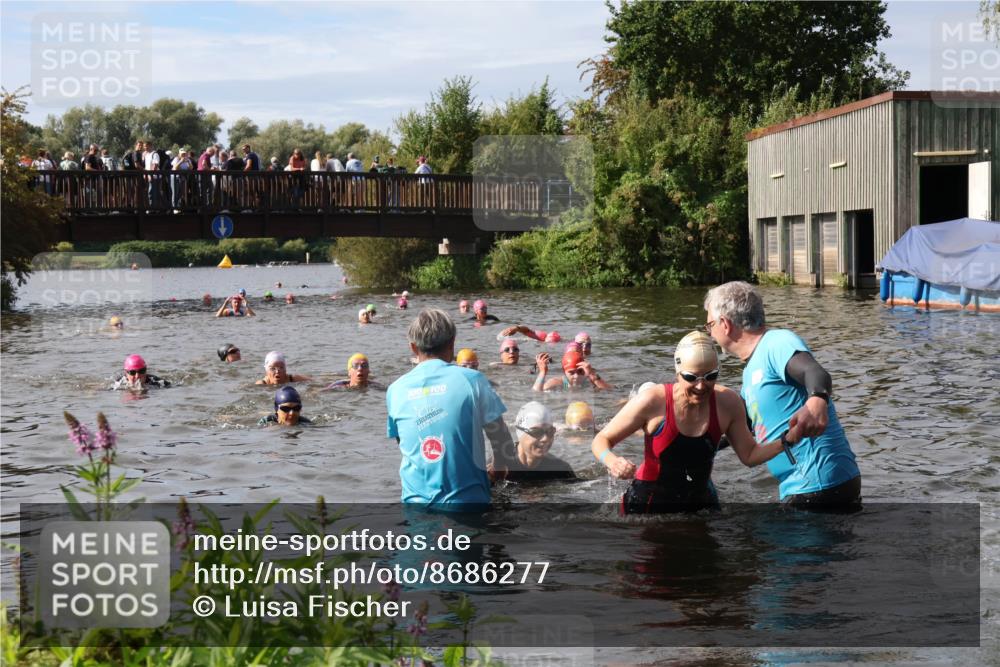 31.08.2025 - Elbe Triathlon Hamburg Luisa Fischer http://msf.ph/oto/8686277 31.08.2025 10:43:44 Schwimmen 1421, 1441, 1475 meine-sportfotos.de