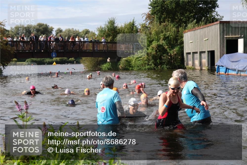 31.08.2025 - Elbe Triathlon Hamburg Luisa Fischer http://msf.ph/oto/8686278 31.08.2025 10:43:44 Schwimmen 1421, 1441, 1475 meine-sportfotos.de