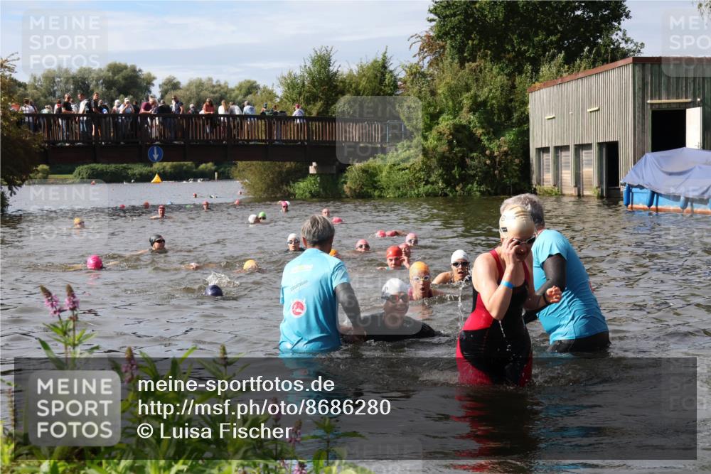 31.08.2025 - Elbe Triathlon Hamburg Luisa Fischer http://msf.ph/oto/8686280 31.08.2025 10:43:45 Schwimmen 1421, 1441, 1475 meine-sportfotos.de
