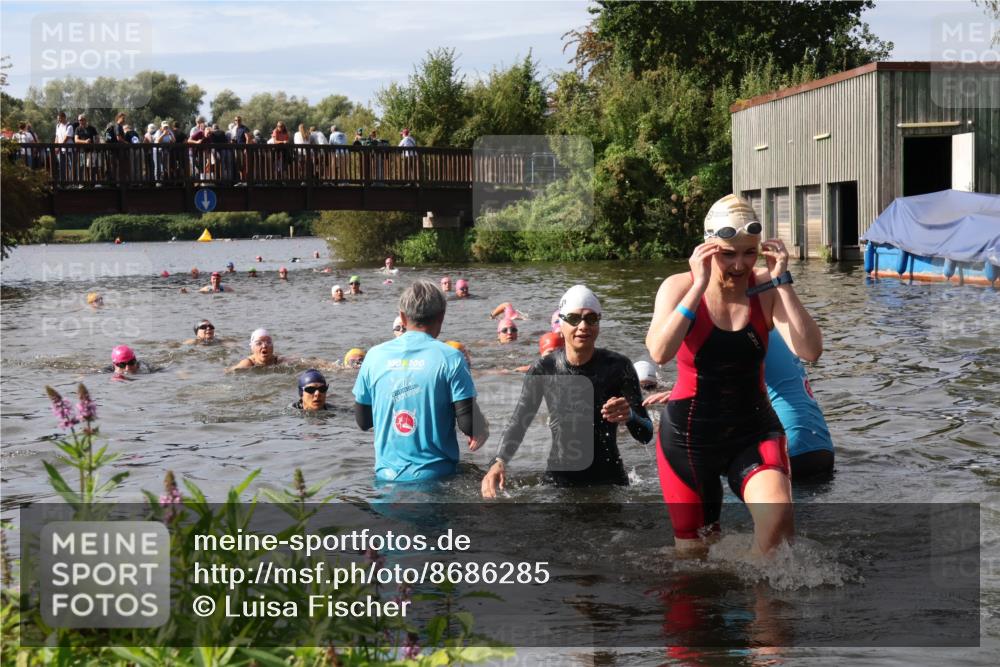 31.08.2025 - Elbe Triathlon Hamburg Luisa Fischer http://msf.ph/oto/8686285 31.08.2025 10:43:46 Schwimmen 1421, 1441, 1475 meine-sportfotos.de