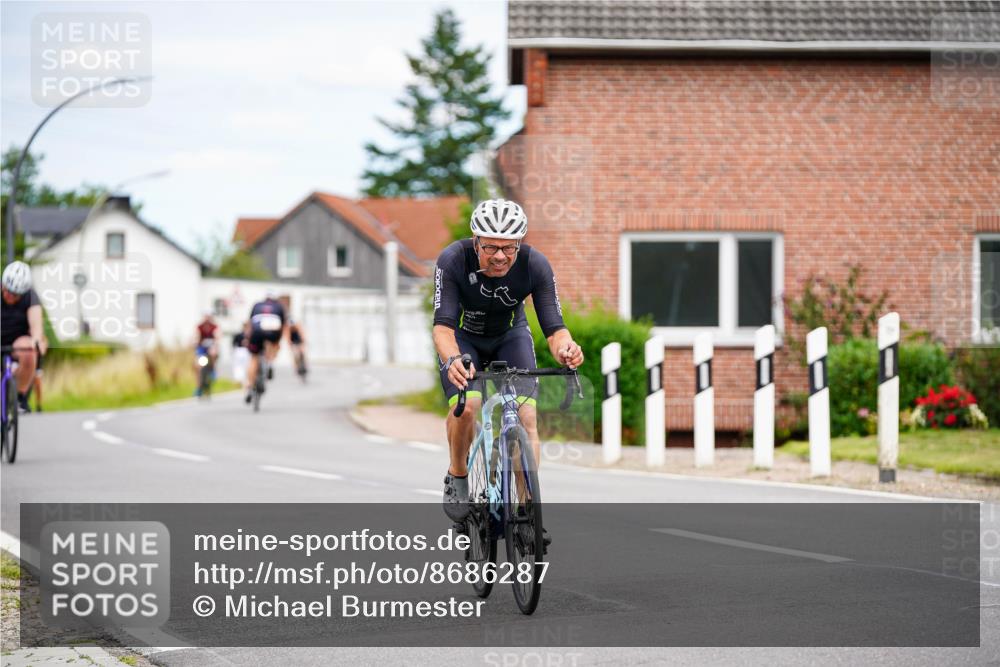31.08.2025 - Elbe Triathlon Hamburg Michael Burmester http://msf.ph/oto/8686287 31.08.2025 14:19:18 Radfahren 151 meine-sportfotos.de