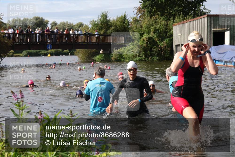 31.08.2025 - Elbe Triathlon Hamburg Luisa Fischer http://msf.ph/oto/8686288 31.08.2025 10:43:46 Schwimmen 1421, 1441, 1475 meine-sportfotos.de