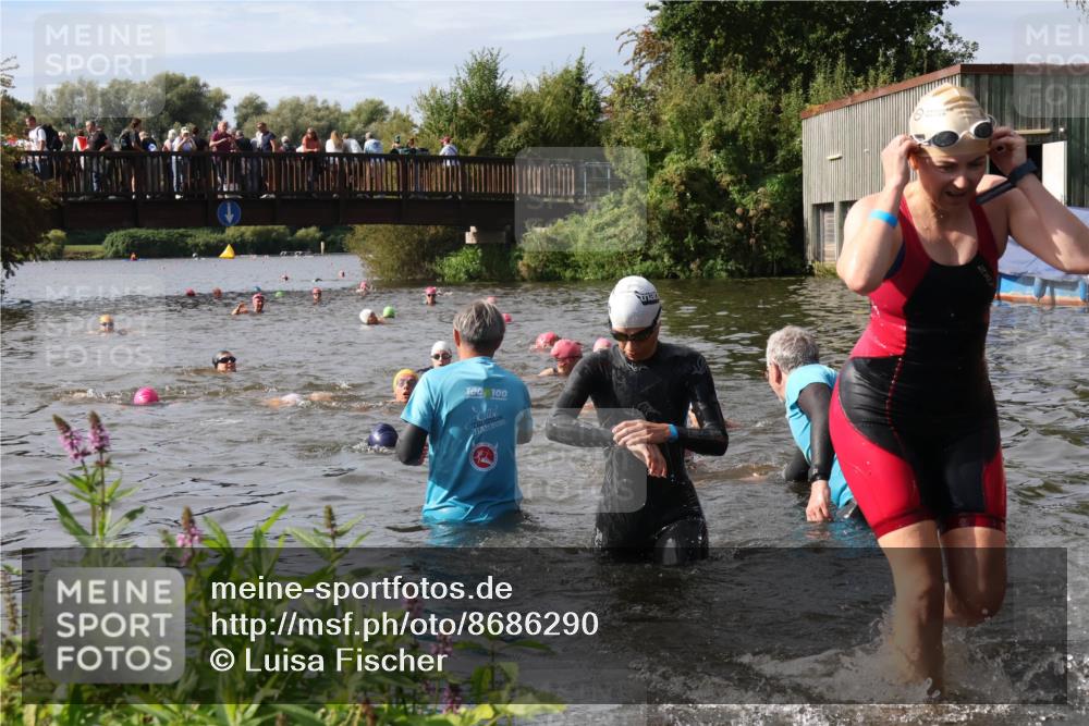 31.08.2025 - Elbe Triathlon Hamburg Luisa Fischer http://msf.ph/oto/8686290 31.08.2025 10:43:47 Schwimmen 1421, 1441, 1475, 1497 meine-sportfotos.de