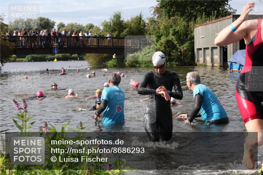 31.08.2025 - Elbe Triathlon Hamburg Luisa Fischer http://msf.ph/oto/8686293 31.08.2025 10:43:47 Schwimmen 1421, 1441, 1475, 1497 meine-sportfotos.de