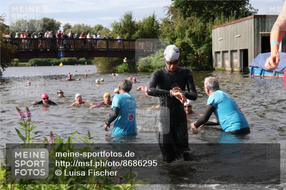 31.08.2025 - Elbe Triathlon Hamburg Luisa Fischer http://msf.ph/oto/8686295 31.08.2025 10:43:48 Schwimmen 1396, 1406, 1421, 1441, 1475, 1497 meine-sportfotos.de