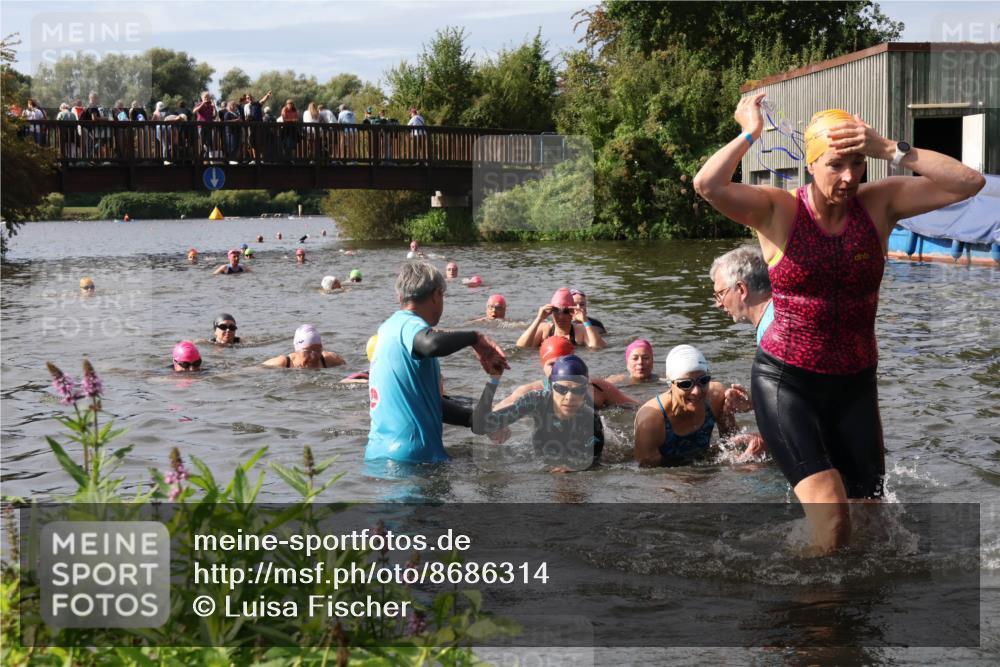 31.08.2025 - Elbe Triathlon Hamburg Luisa Fischer http://msf.ph/oto/8686314 31.08.2025 10:43:51 Schwimmen 1356, 1361, 1396, 1406, 1421, 1430, 1441, 1475, 1497 meine-sportfotos.de