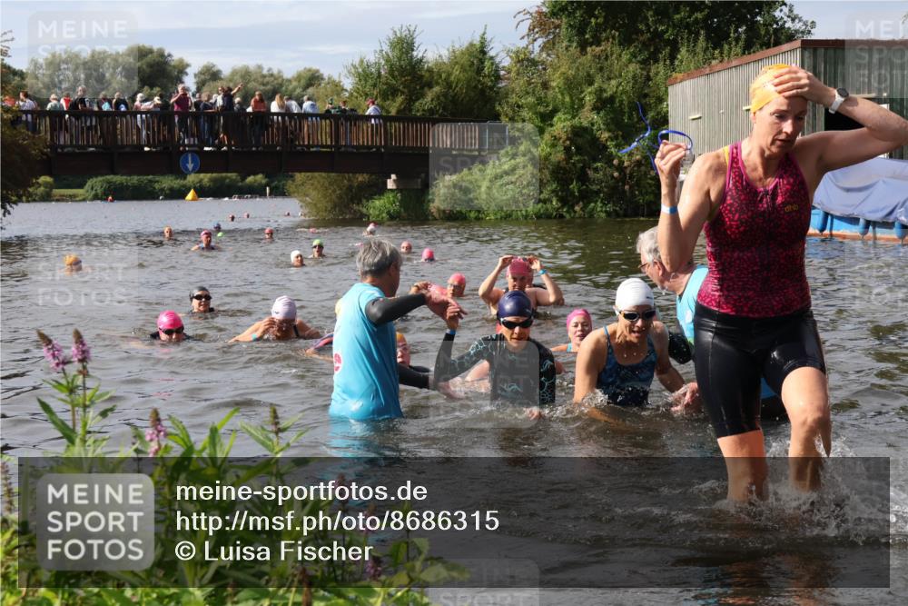 31.08.2025 - Elbe Triathlon Hamburg Luisa Fischer http://msf.ph/oto/8686315 31.08.2025 10:43:52 Schwimmen 1356, 1361, 1396, 1406, 1421, 1430, 1441, 1475, 1497 meine-sportfotos.de