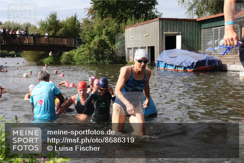 31.08.2025 - Elbe Triathlon Hamburg Luisa Fischer http://msf.ph/oto/8686319 31.08.2025 10:43:54 Schwimmen 1356, 1361, 1396, 1406, 1421, 1430, 1475, 1497 meine-sportfotos.de