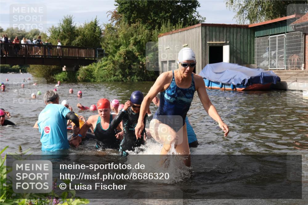 31.08.2025 - Elbe Triathlon Hamburg Luisa Fischer http://msf.ph/oto/8686320 31.08.2025 10:43:54 Schwimmen 1356, 1361, 1396, 1406, 1421, 1430, 1475, 1497 meine-sportfotos.de